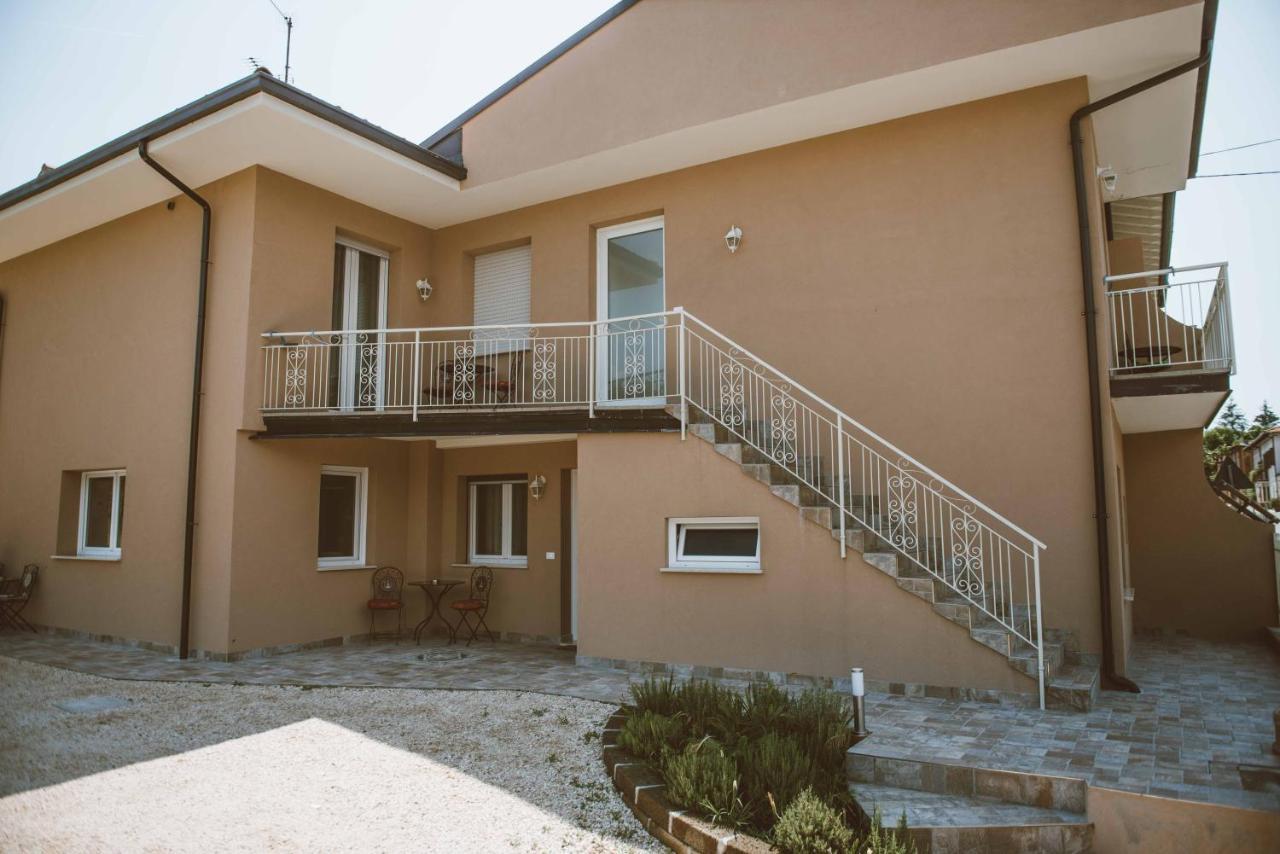 Affitta Camere La Fenice Di Folli Lorella Puegnago sul Garda Exterior foto